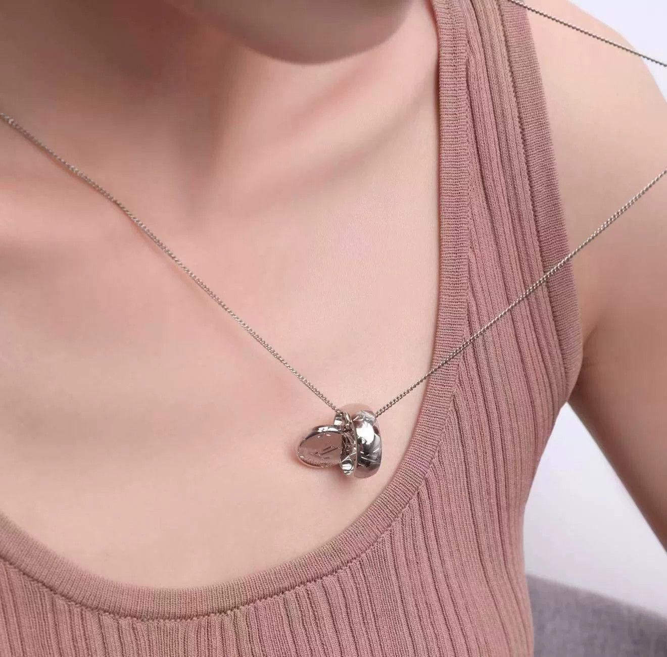 Louis Vuitton Louis Vuitton Monogram Pendant Necklace Size ONE SIZE - 8 Thumbnail