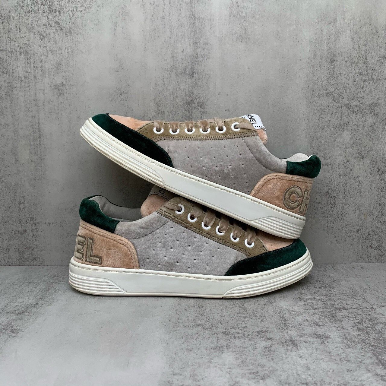 Chanel Chanel Velvet Panel Sneakers Size 35.5 Size US 4.5 / IT 34.5 - 2 Thumbnail