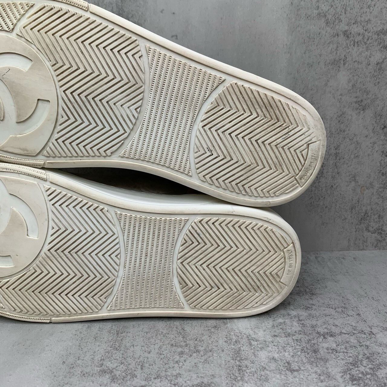Chanel Chanel Velvet Panel Sneakers Size 35.5 Size US 4.5 / IT 34.5 - 9 Thumbnail