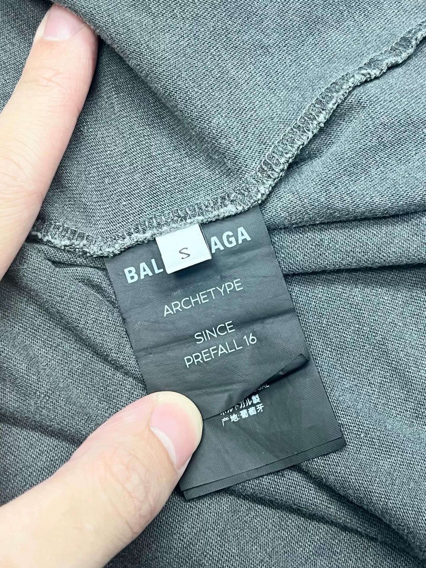 Balenciaga Balenciaga Gray Logo Short Sleeve T-Shirt Size US S / EU 44-46 / 1 - 5 Thumbnail