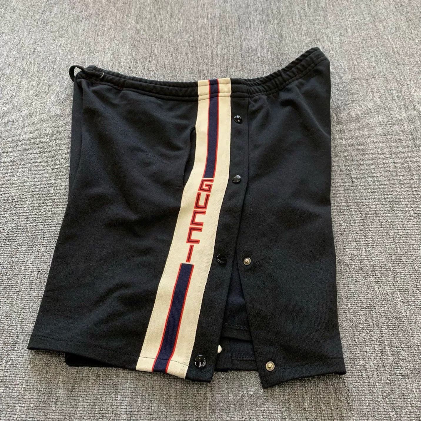 Gucci Gucci Logo Side Button Shorts Size US 34 / EU 50 - 7 Thumbnail
