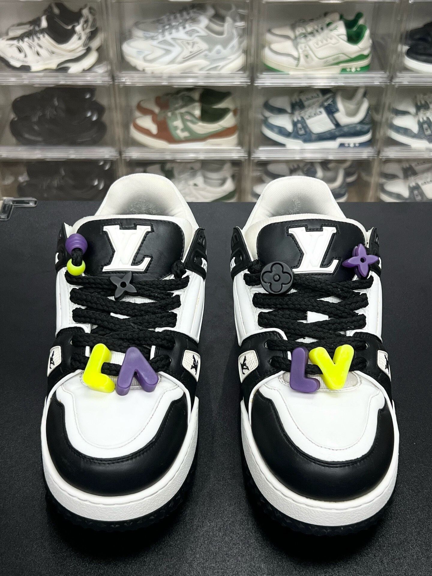 Louis Vuitton LV Trainer Maxi Black White Size 41.5 Size US 8.5 / EU 41-42 - 2 Thumbnail