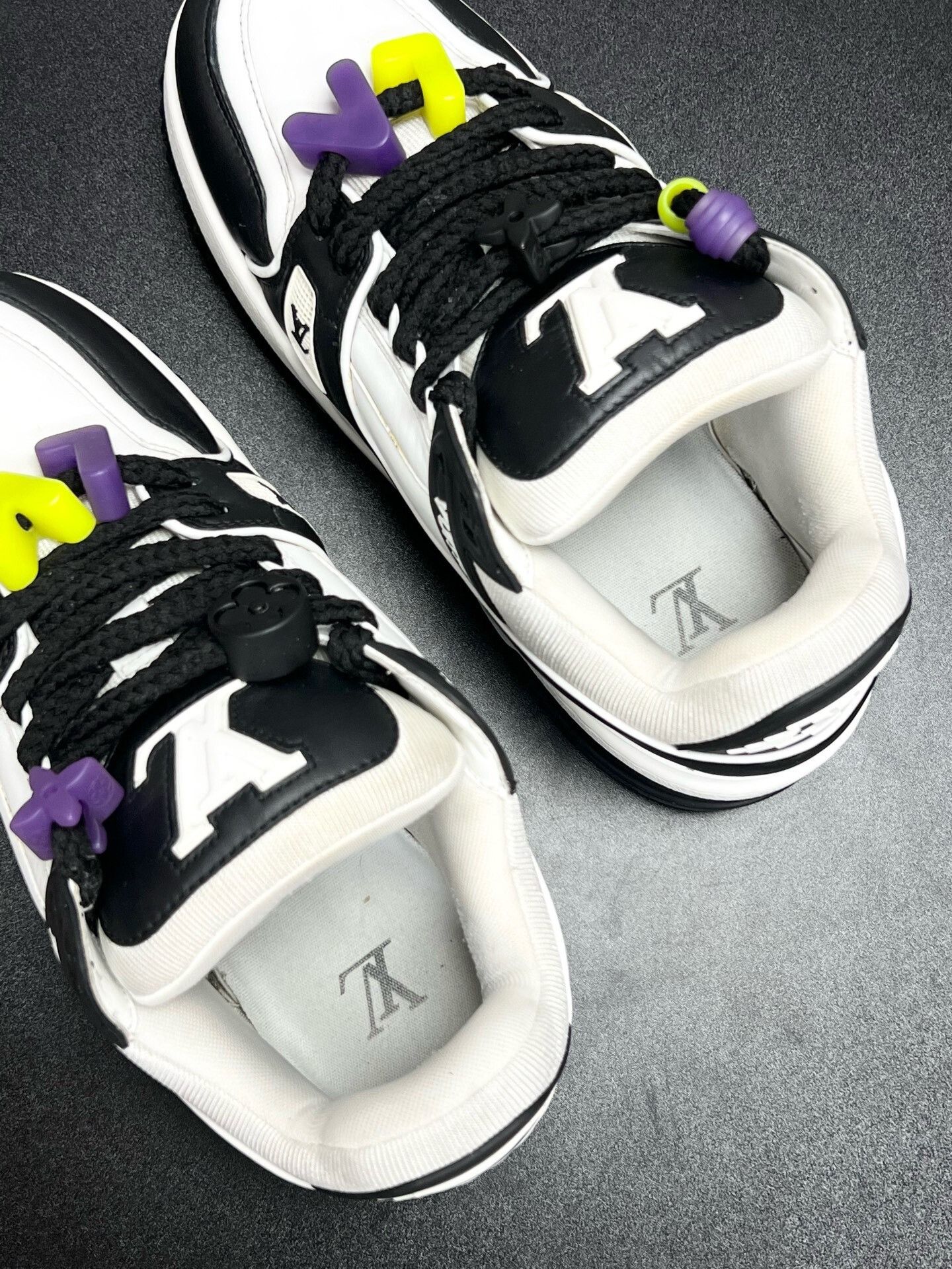 Louis Vuitton LV Trainer Maxi Black White Size 41.5 Size US 8.5 / EU 41-42 - 4 Thumbnail