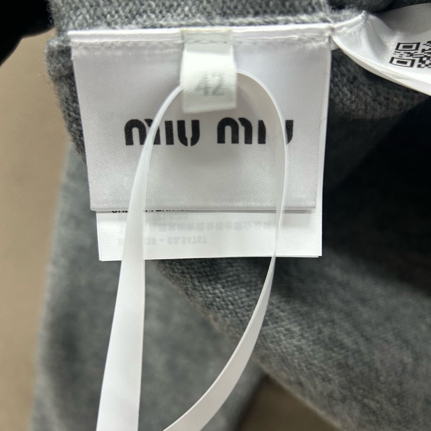 Miu Miu Miu Miu Gray V-Neck Wool Sweater Size M / US 6-8 / IT 42-44 - 4 Thumbnail
