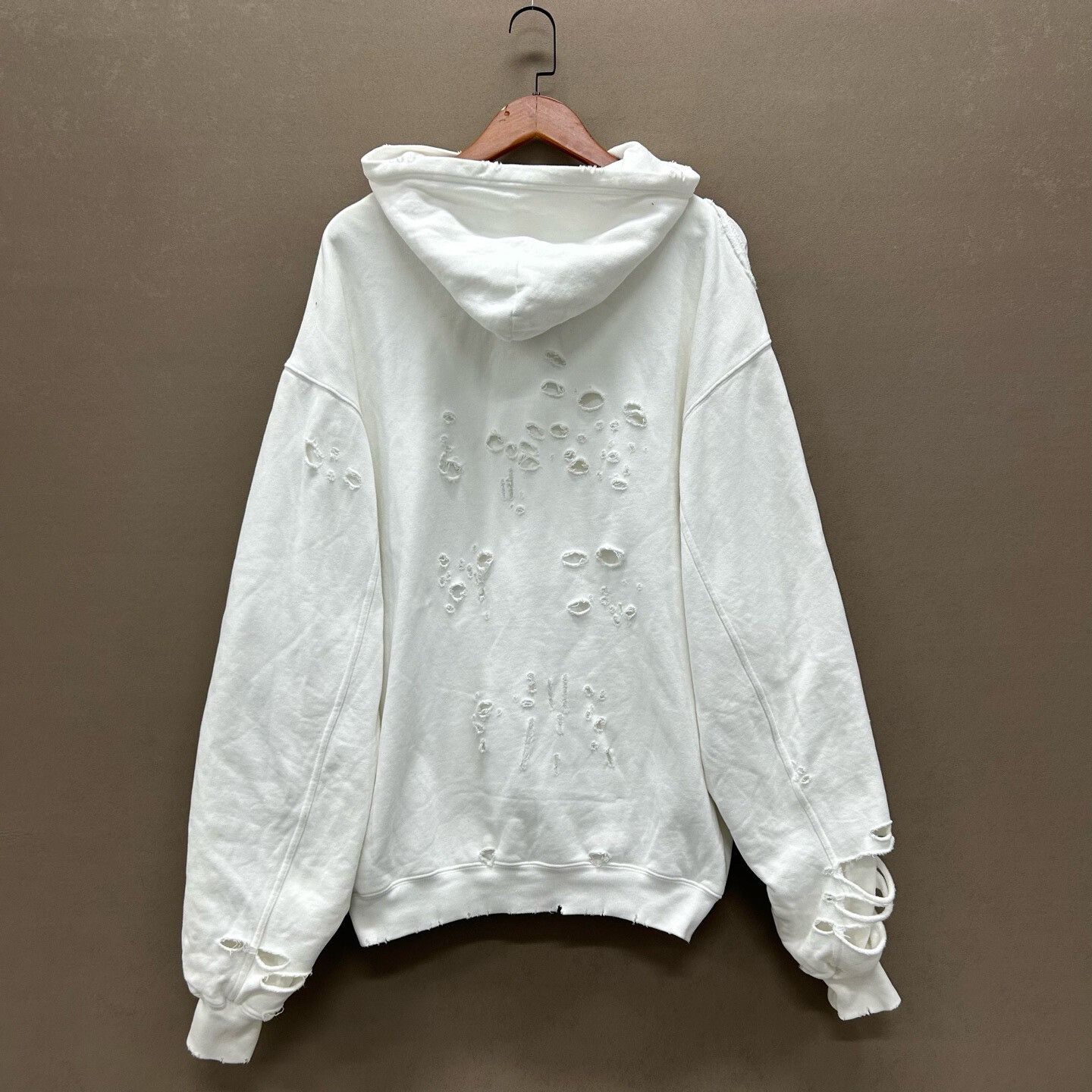 Balenciaga Balenciaga Distressed Logo Hoodie XXS Size XXS / US 00 / IT 34 - 2 Thumbnail