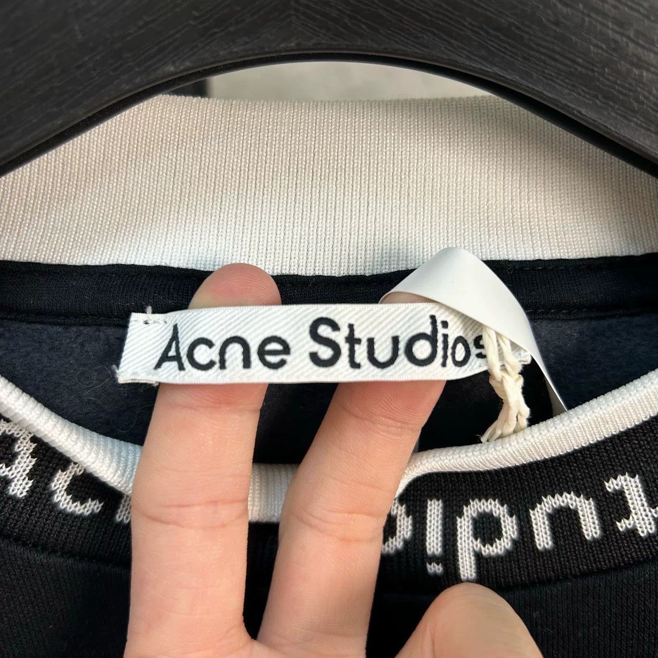 Acne Studios Acne Studios Logo Sweatshirt in Black Size US S / EU 44-46 / 1 - 3 Thumbnail