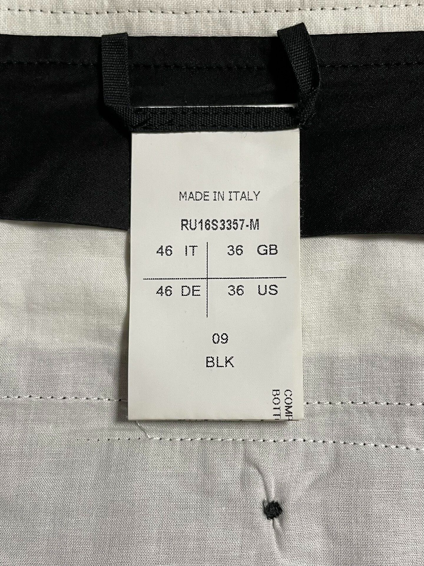 Rick Owens Rick Owens RO Asymmetrical Shorts Size US 32 / EU 48 - 3 Thumbnail