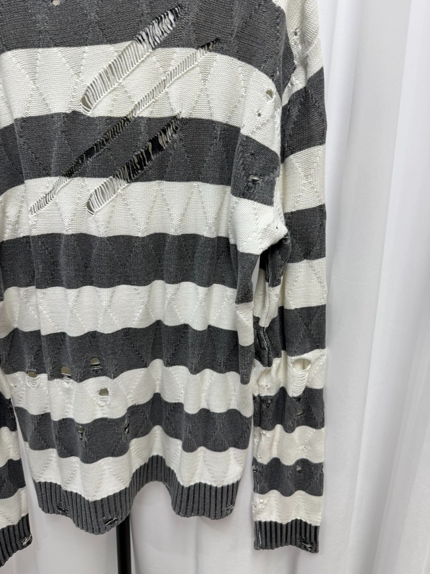 Comme des Garcons Striped Distressed Sweater Size 4 Size US XL / EU 56 / 4 - 6 Thumbnail