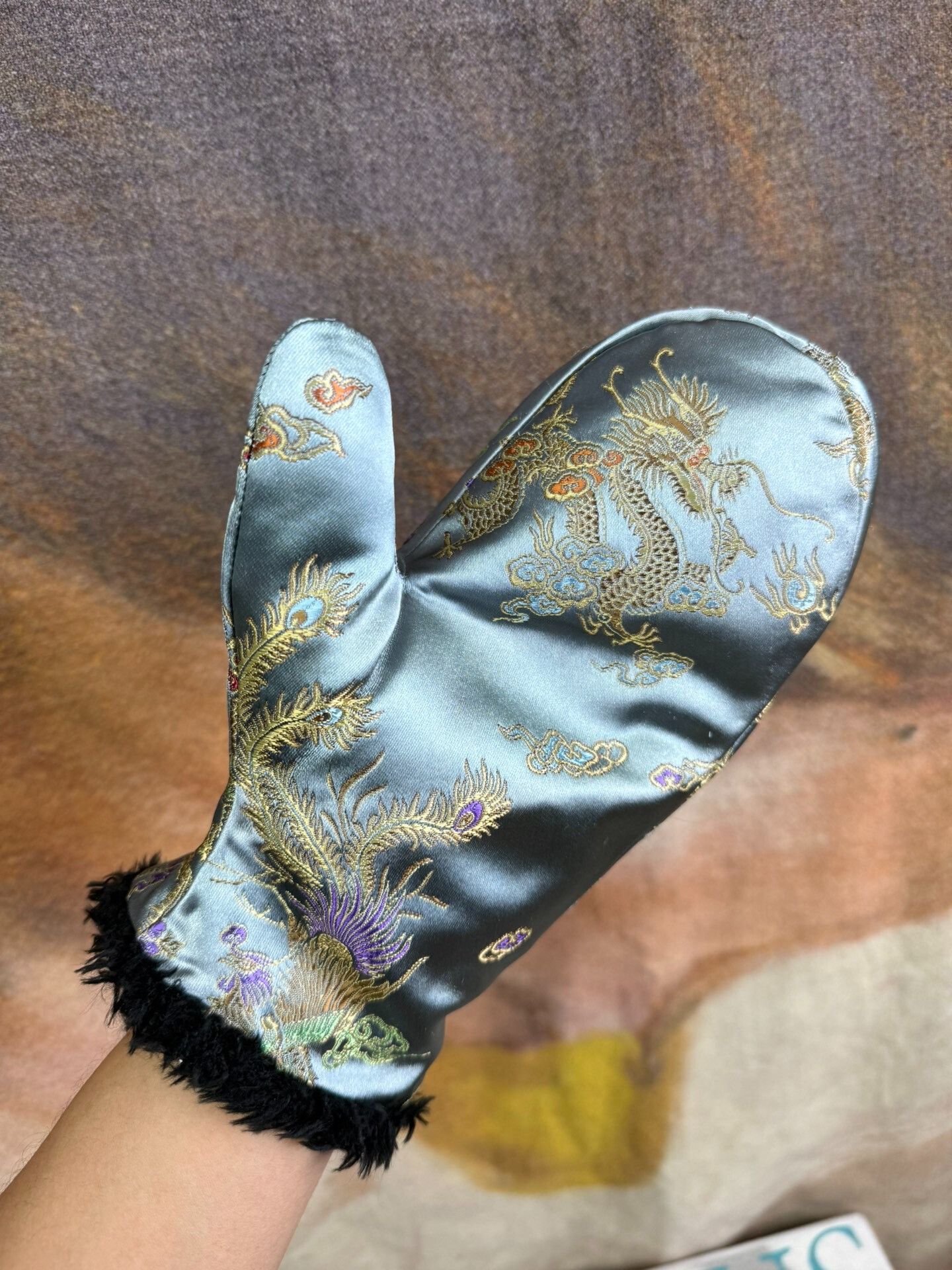 Comme des Garcons Embroidered Dragon and Phoenix Gloves Size ONE SIZE - 7 Thumbnail