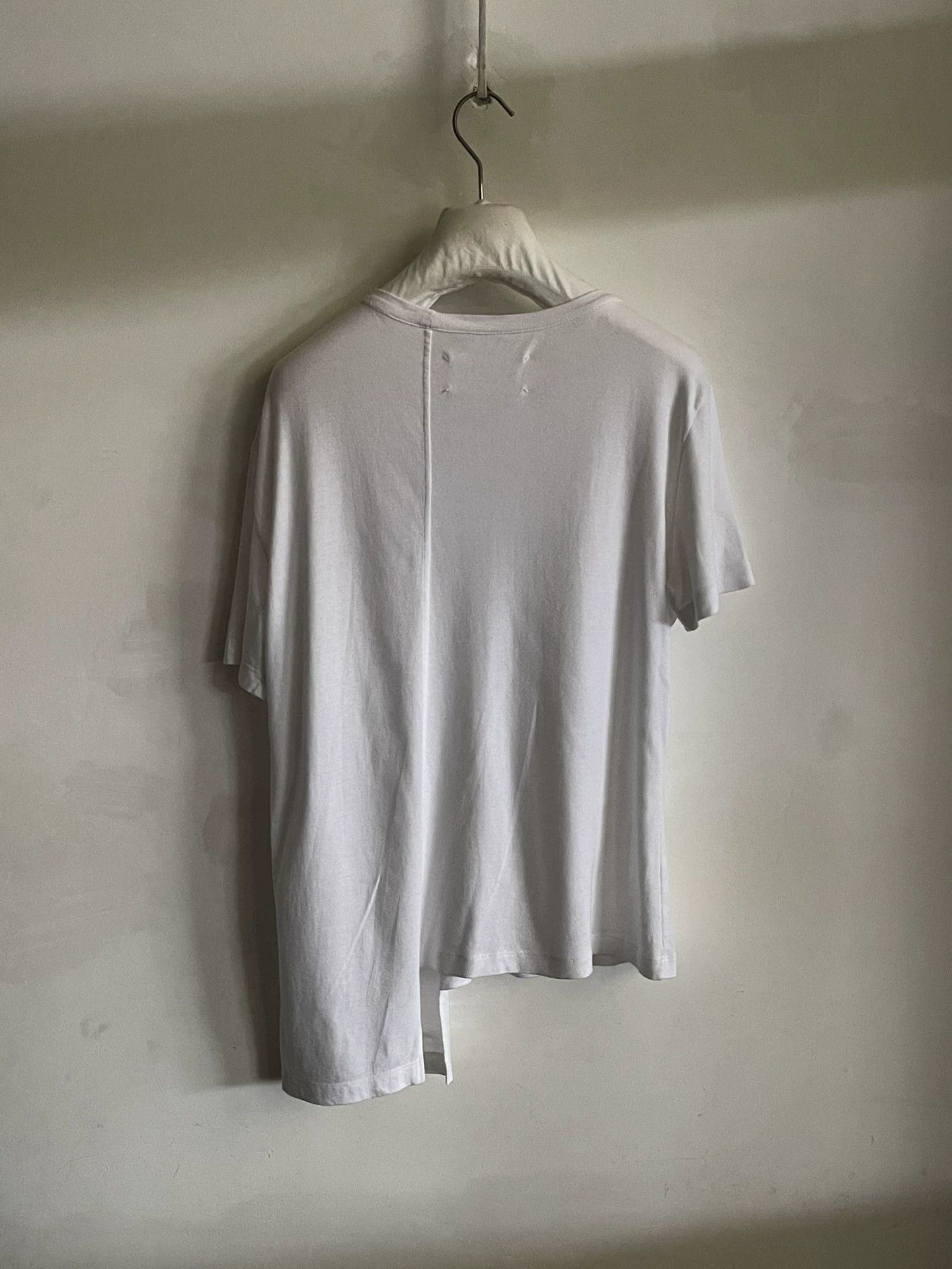 Maison Margiela Maison Martin Margiela Asymmetrical Short Sleeve Tee Size US S / EU 44-46 / 1 - 7 Thumbnail