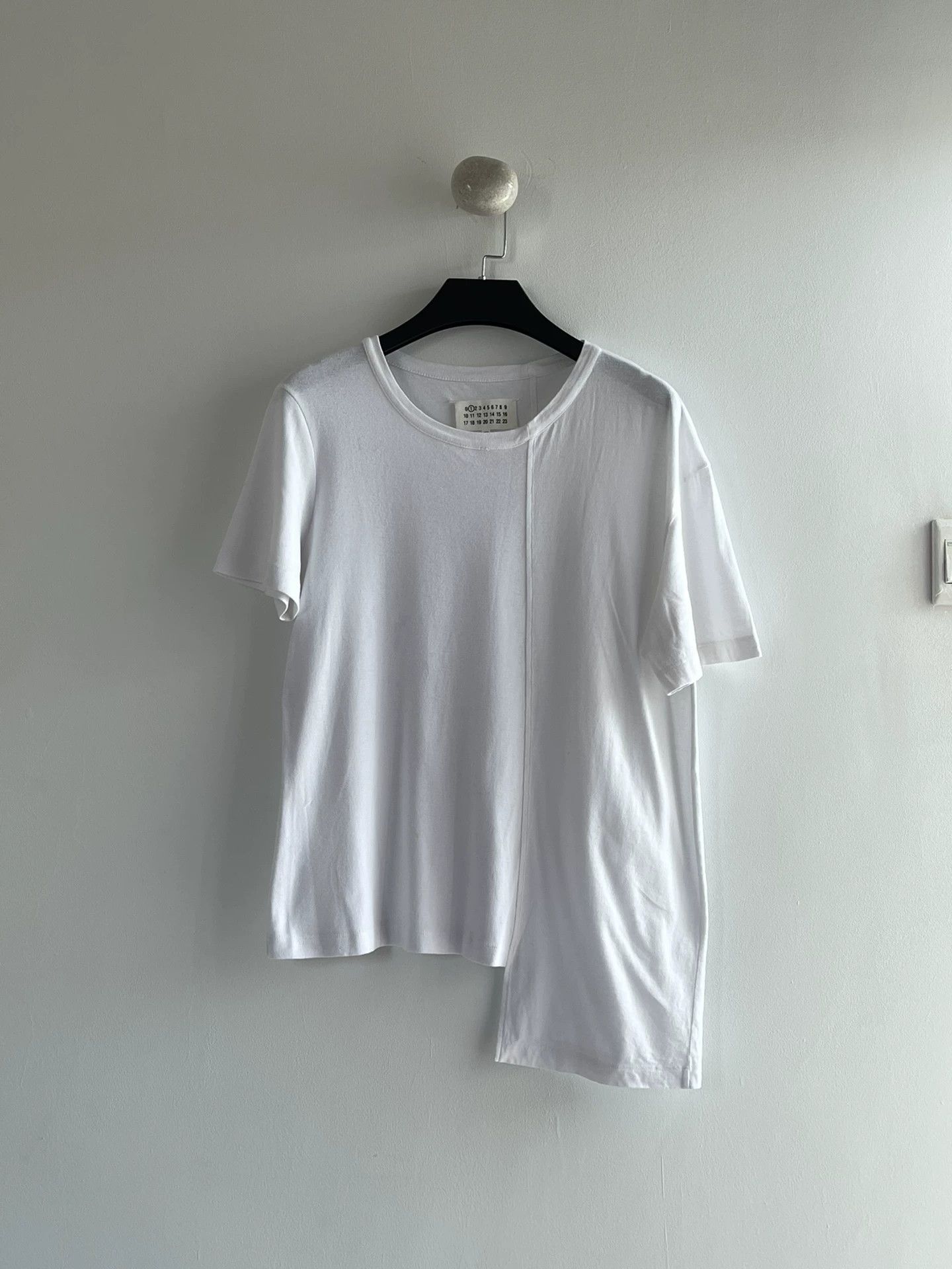 Maison Margiela Maison Martin Margiela Asymmetrical Short Sleeve Tee Size US S / EU 44-46 / 1 - 5 Thumbnail