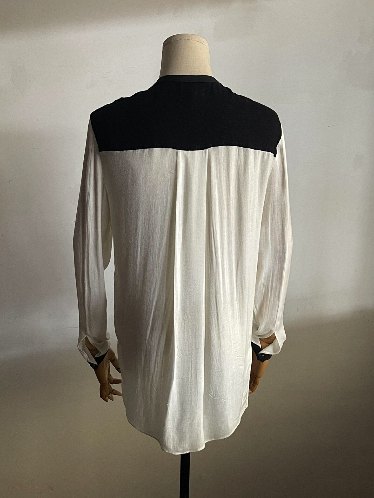Helmut Lang Helmut Lang Silk Shirt with Contrast Trim Size S / US 4 / IT 40 - 5 Thumbnail