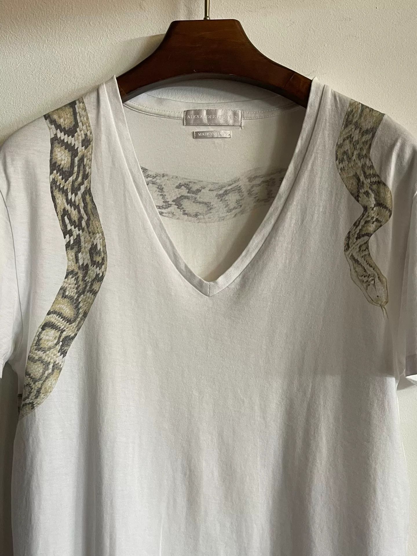 Alexander McQueen Alexander McQueen V-Neck Short Sleeve T-Shirt Size US S / EU 44-46 / 1 - 5 Thumbnail