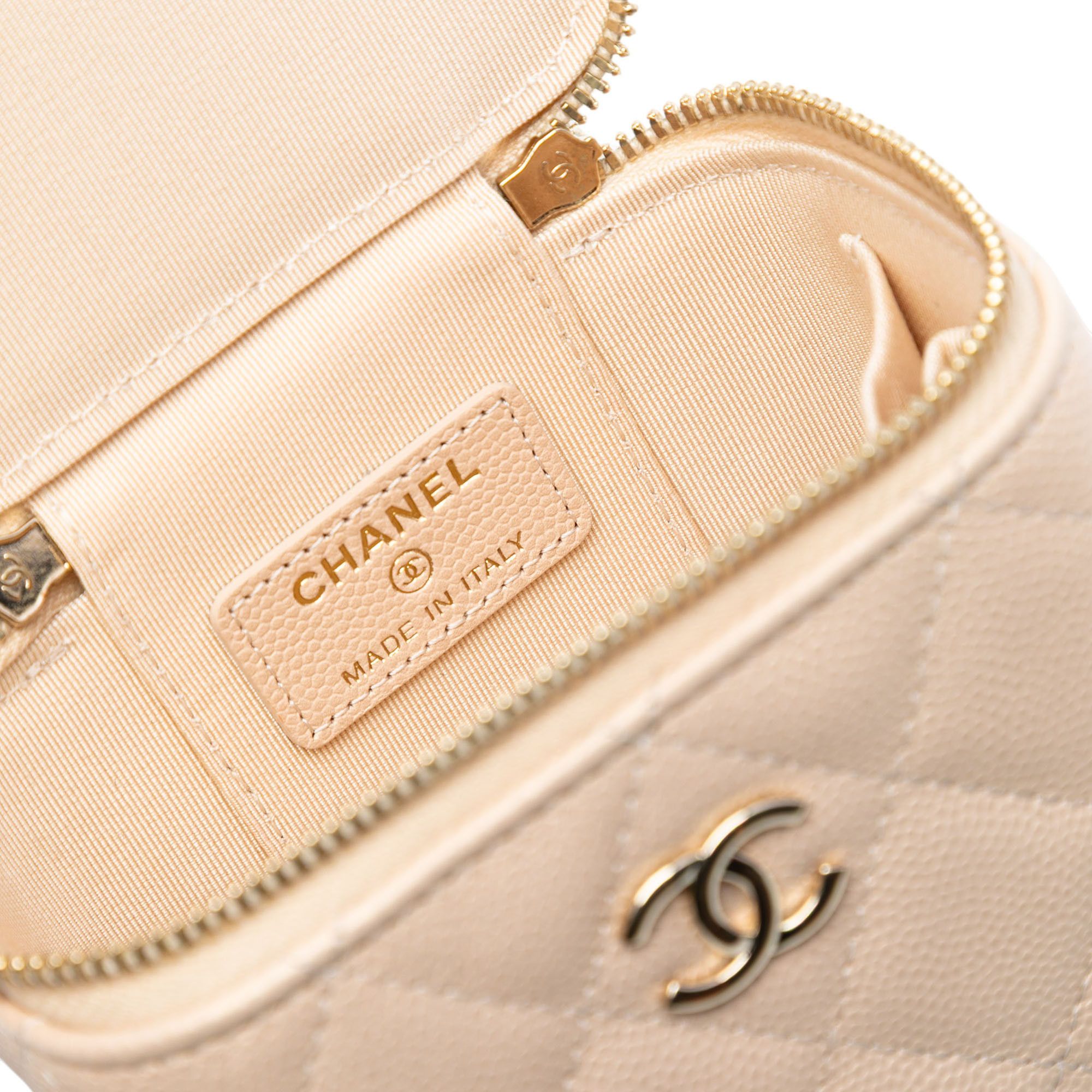 Chanel Chanel Mini Quilted Iridescent Caviar Pearl On Top Vanity Case With Chain Size ONE SIZE - 5 Thumbnail