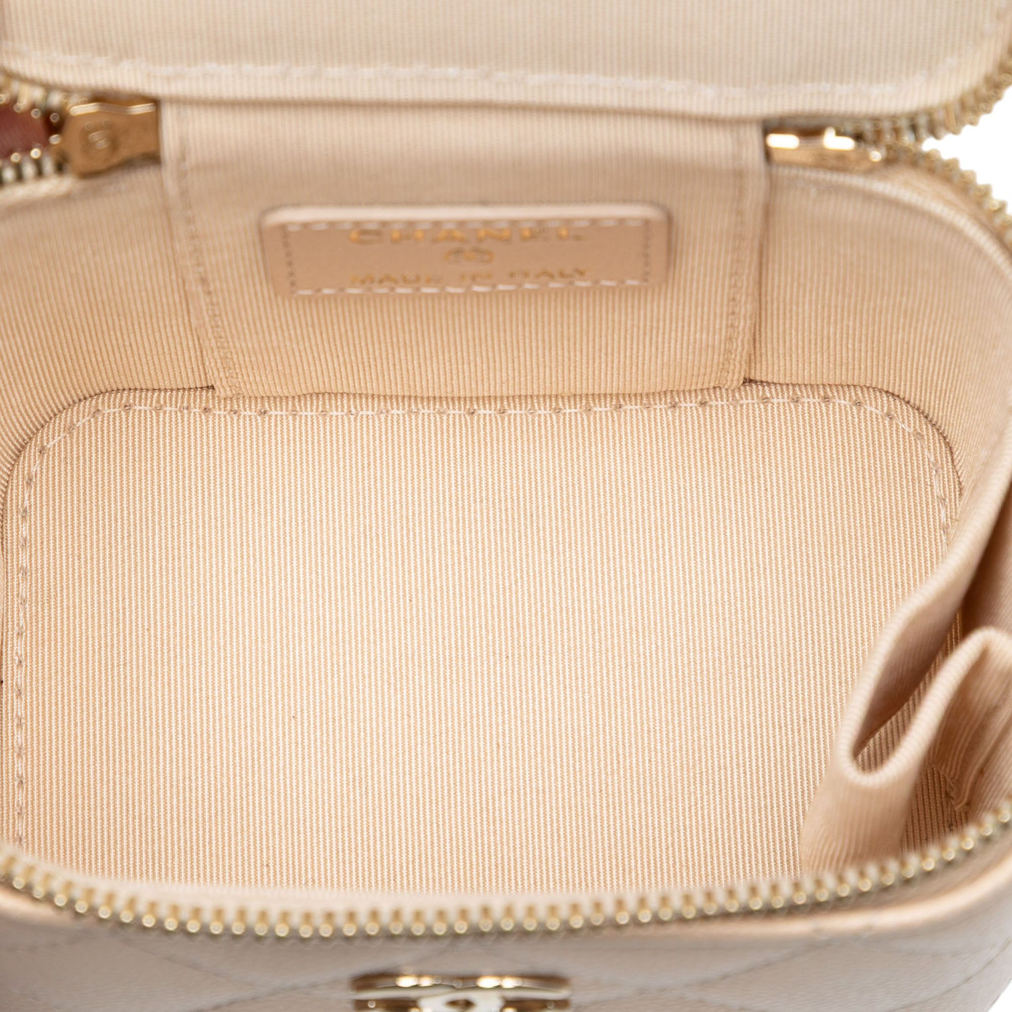 Chanel Chanel Mini Quilted Iridescent Caviar Pearl On Top Vanity Case With Chain Size ONE SIZE - 4 Thumbnail