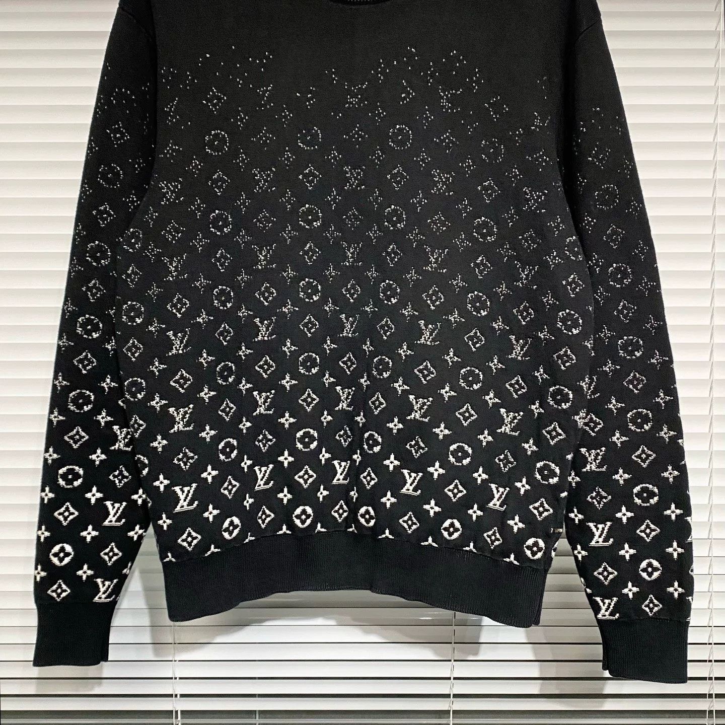 Louis Vuitton louis vuitton knitted black sweater with logo Size US M / EU 48-50 / 2 - 3 Thumbnail