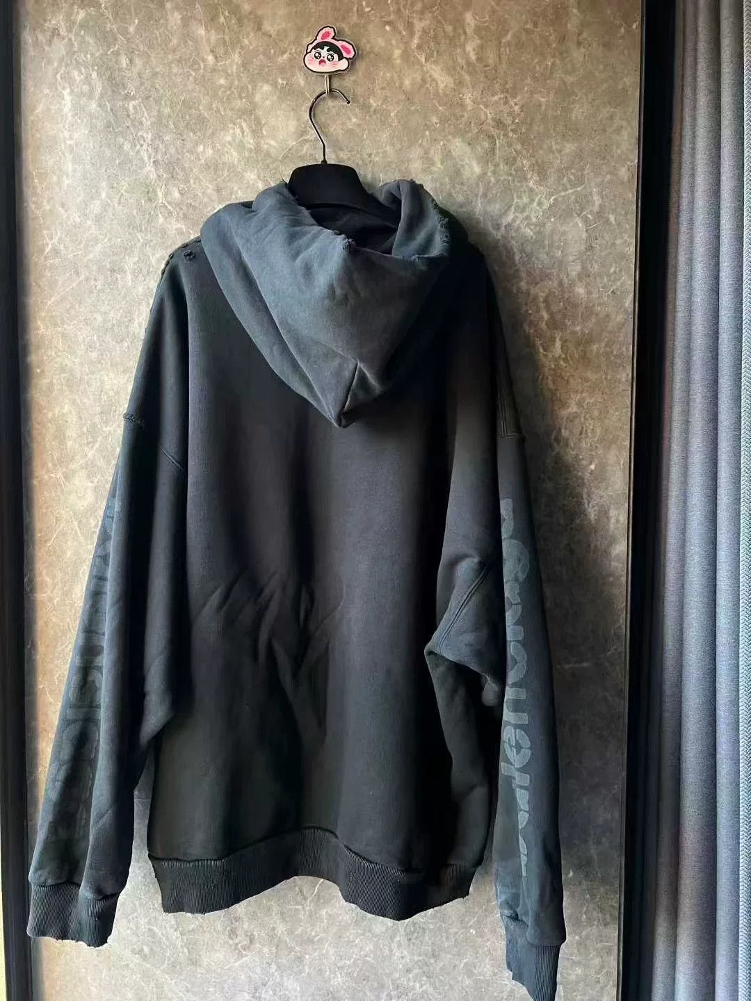 Balenciaga balenciaga 3b paint splash distressed hoodie Size US XL / EU 56 / 4 - 2 Thumbnail
