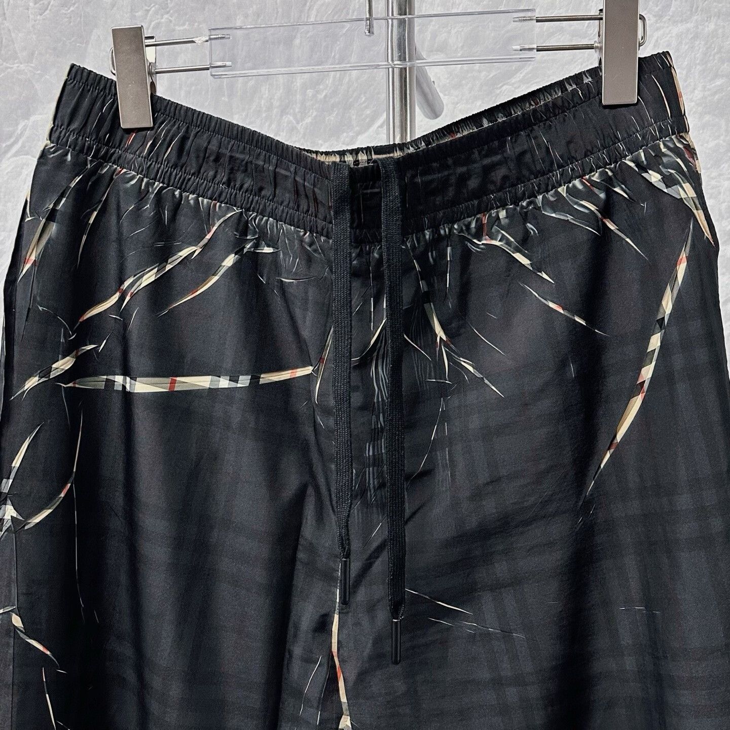 Burberry Burberry Black Checkered Casual Pants L Size Size US 34 / EU 50 - 2 Thumbnail