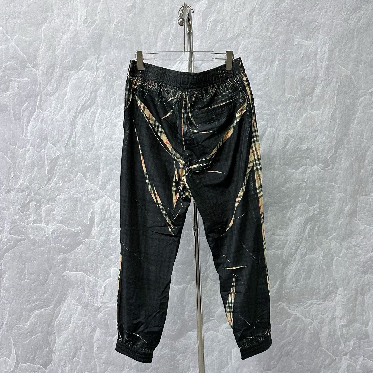 Burberry Burberry Black Checkered Casual Pants L Size Size US 34 / EU 50 - 4 Thumbnail