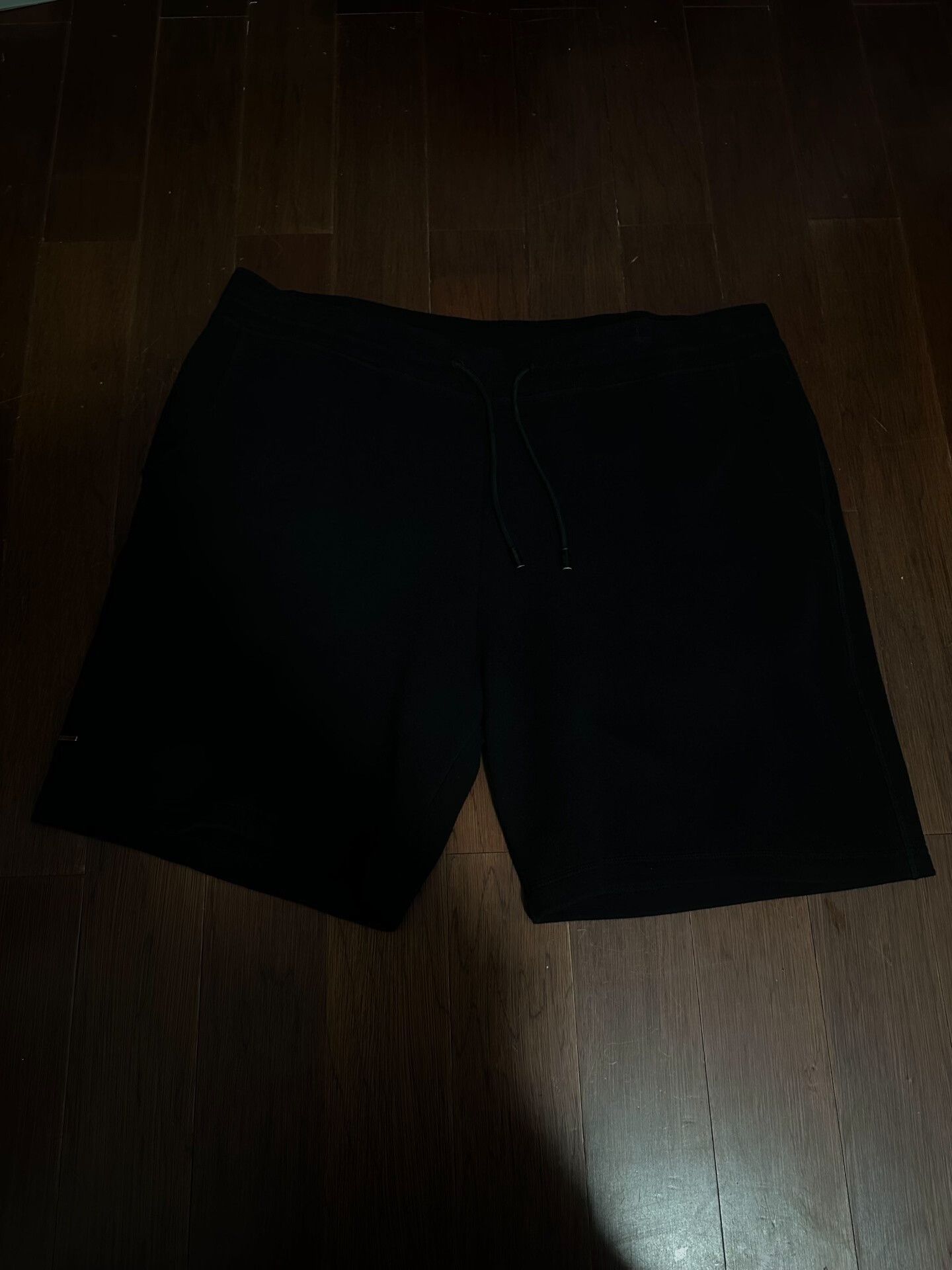 Louis Vuitton louis vuitton black logo shorts size XXL Size US 28 / EU 44 - 4 Thumbnail