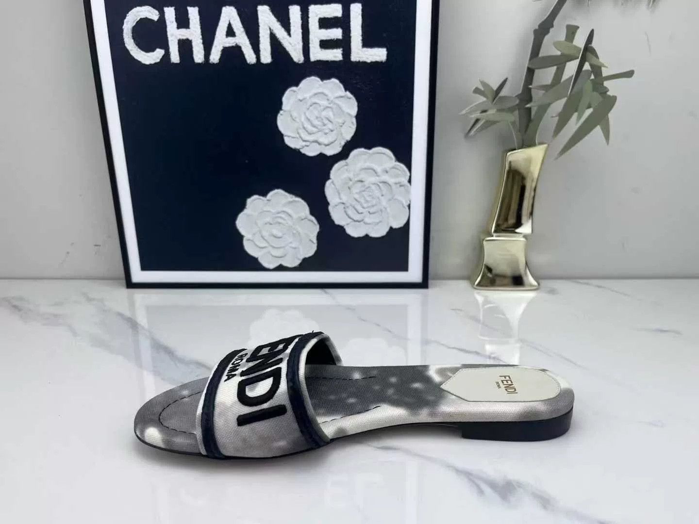 Fendi fendi logo splash slides in silver Size US 8 / IT 38 - 7 Thumbnail