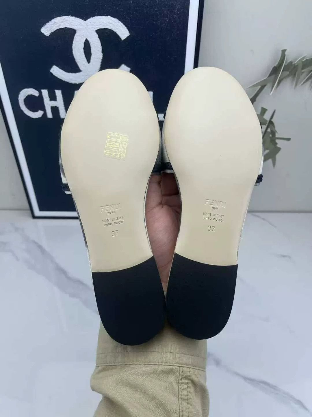 Fendi fendi logo splash slides in silver Size US 8 / IT 38 - 8 Thumbnail