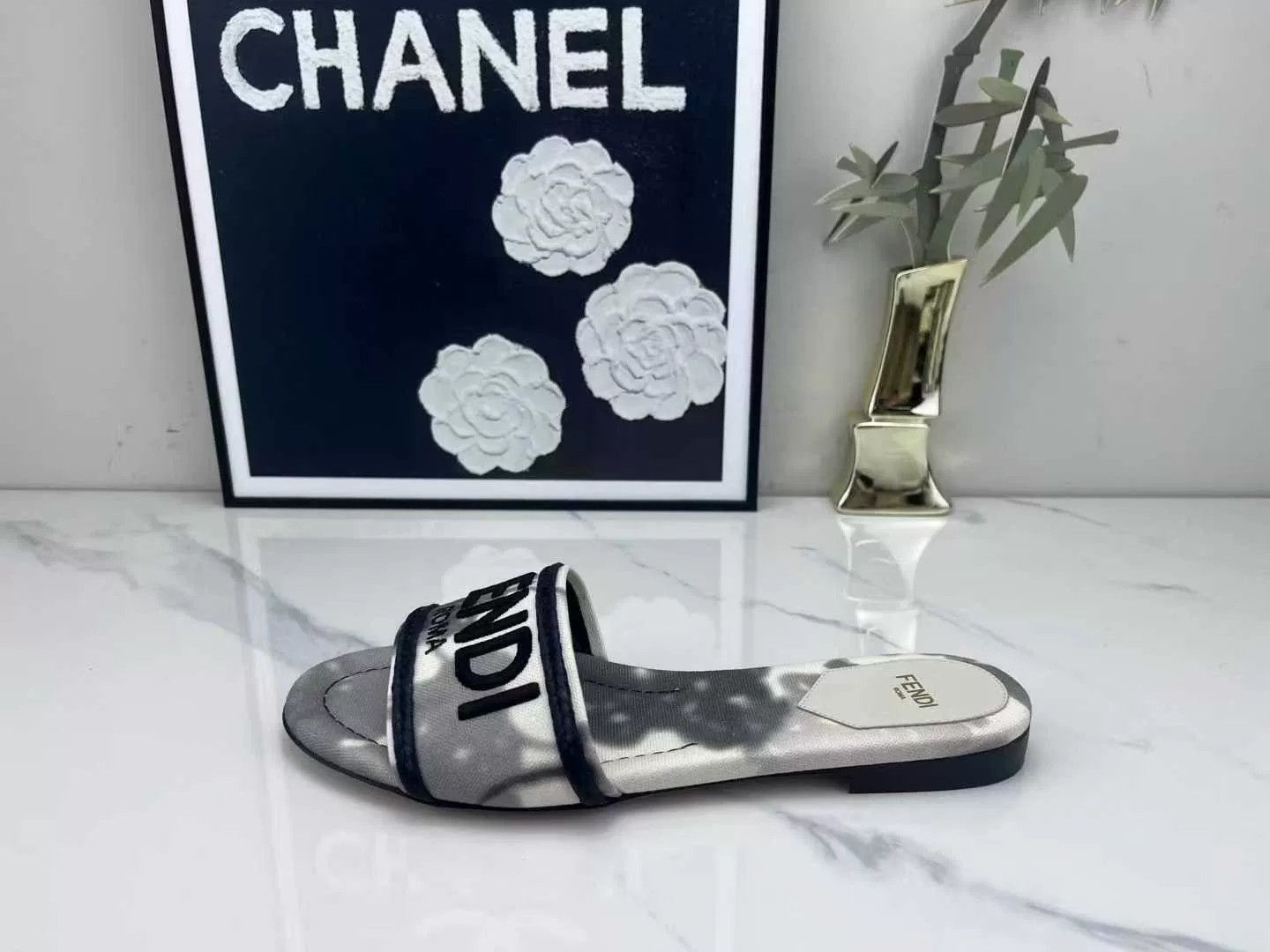 Fendi fendi logo splash slides in silver Size US 8 / IT 38 - 4 Thumbnail