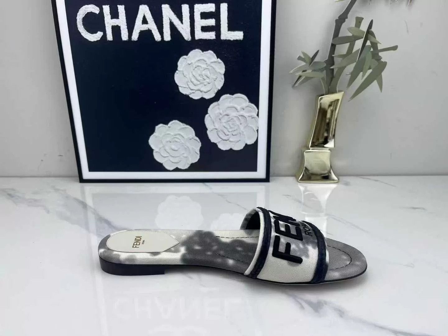 Fendi fendi logo splash slides in silver Size US 8 / IT 38 - 5 Thumbnail