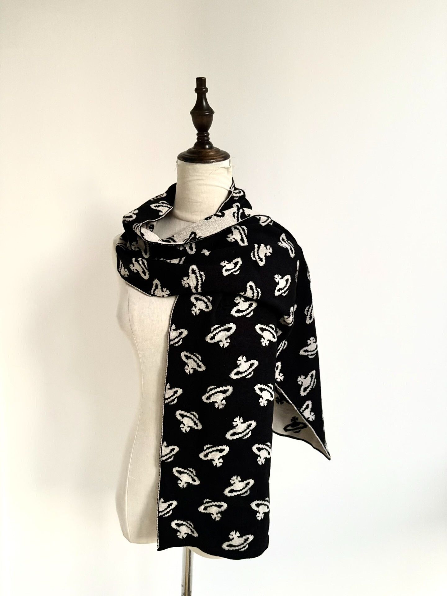 Vivienne Westwood Vivienne Westwood Black and White Scarf Size ONE SIZE - 3 Thumbnail