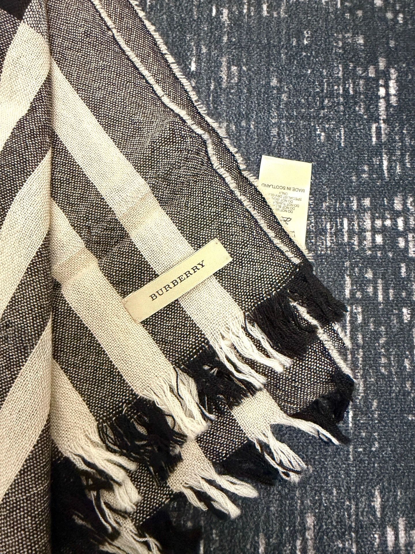 Burberry Burberry Classic Gray White Black Scarf Size ONE SIZE - 4 Thumbnail