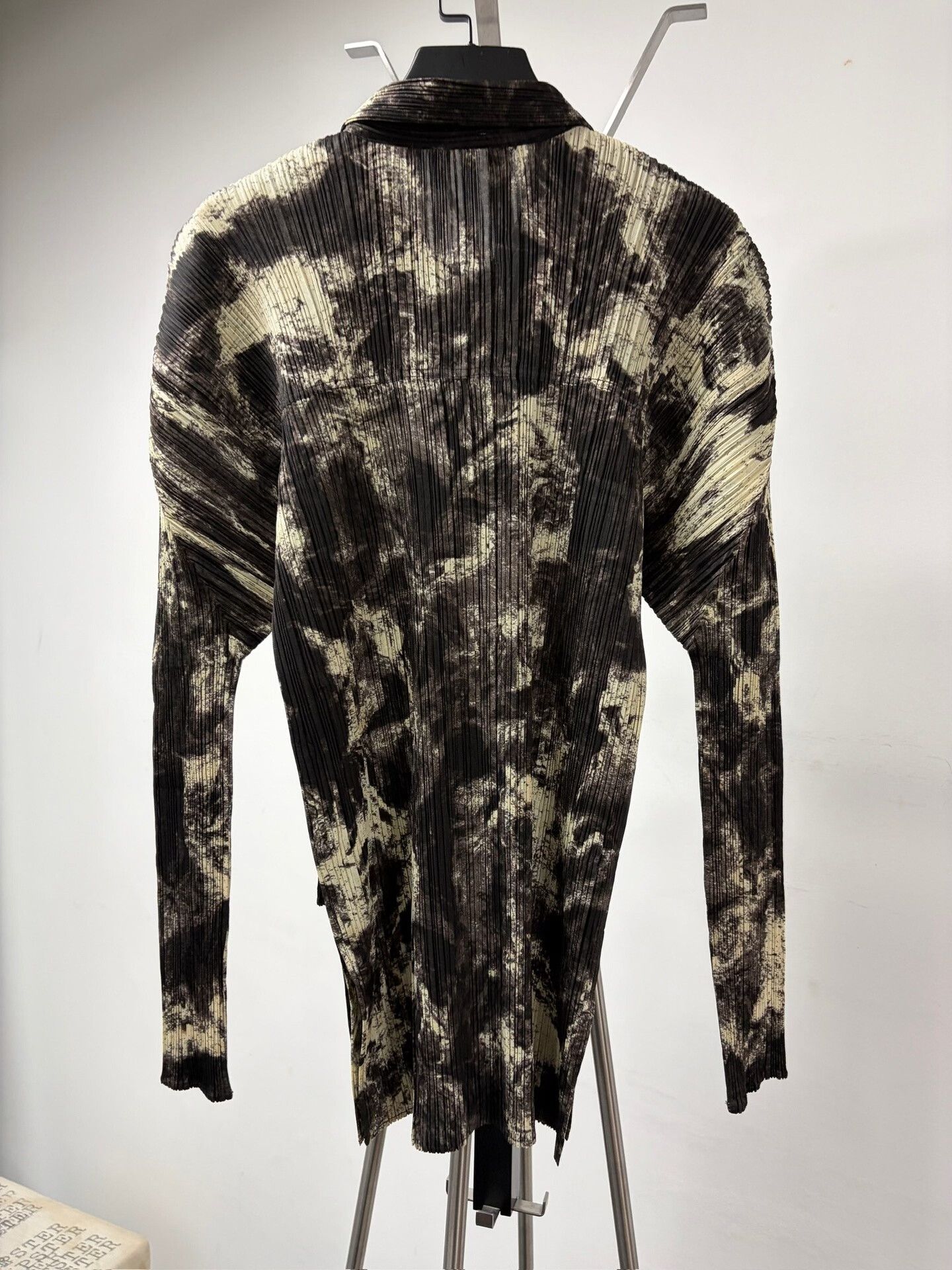 Pleats Please Issey Miyake Pleats Please ISSEY MIYAKE Shirt Size L / US 10 / IT 46 - 2 Thumbnail