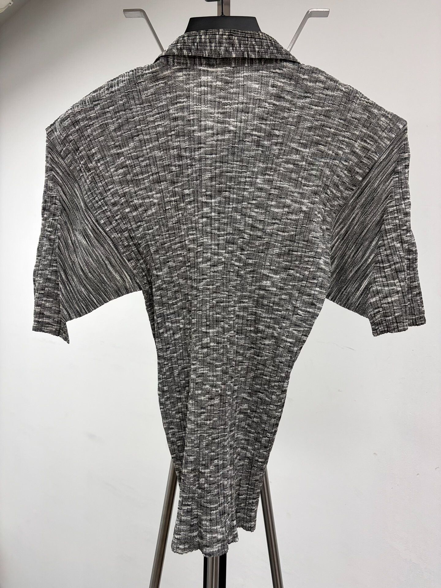 Pleats Please Issey Miyake Pleats Please Issey Miyake Short Sleeve Top Size L / US 10 / IT 46 - 2 Thumbnail