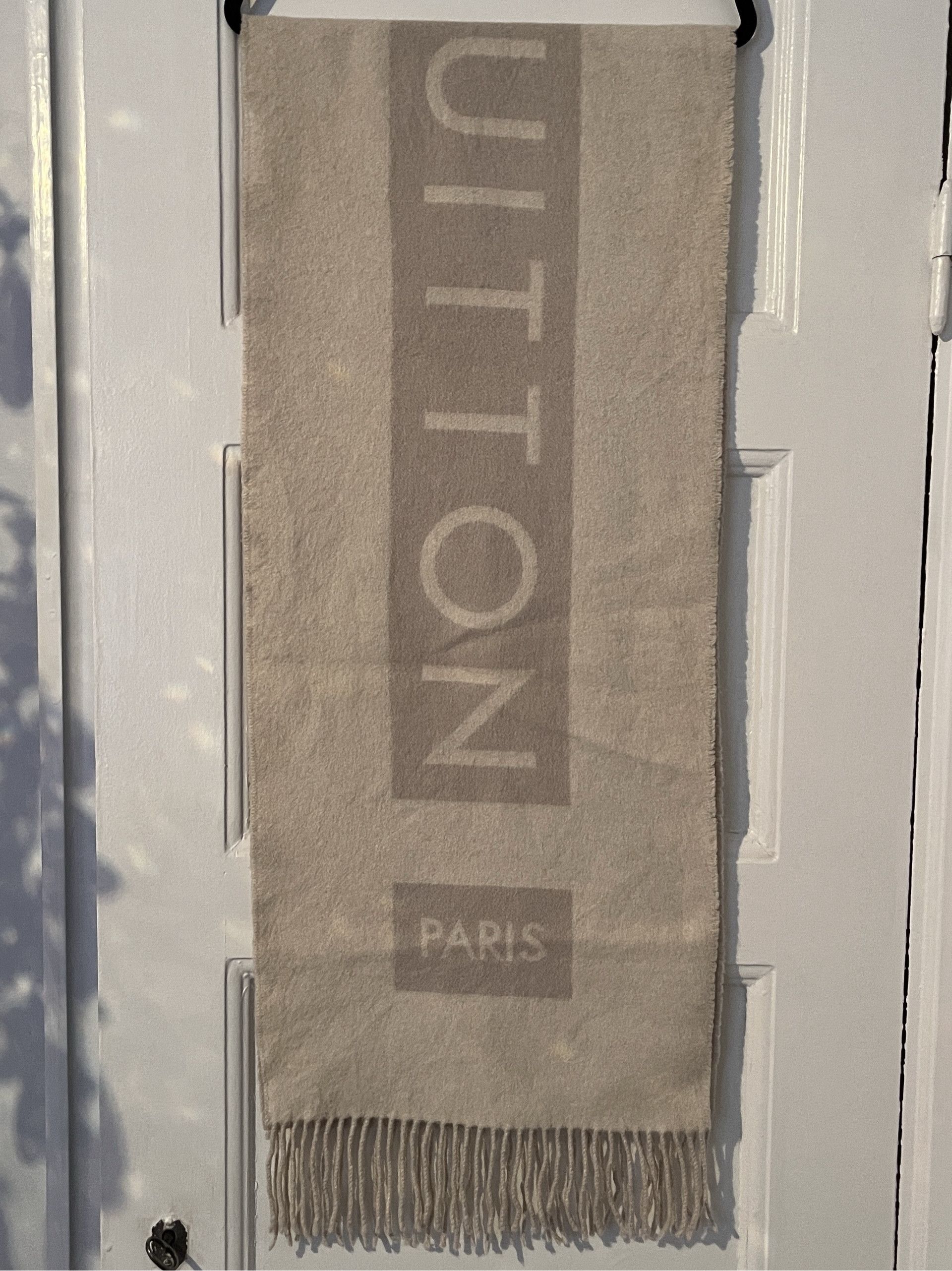 Louis Vuitton Louis Vuitton Scarf Size ONE SIZE - 3 Thumbnail