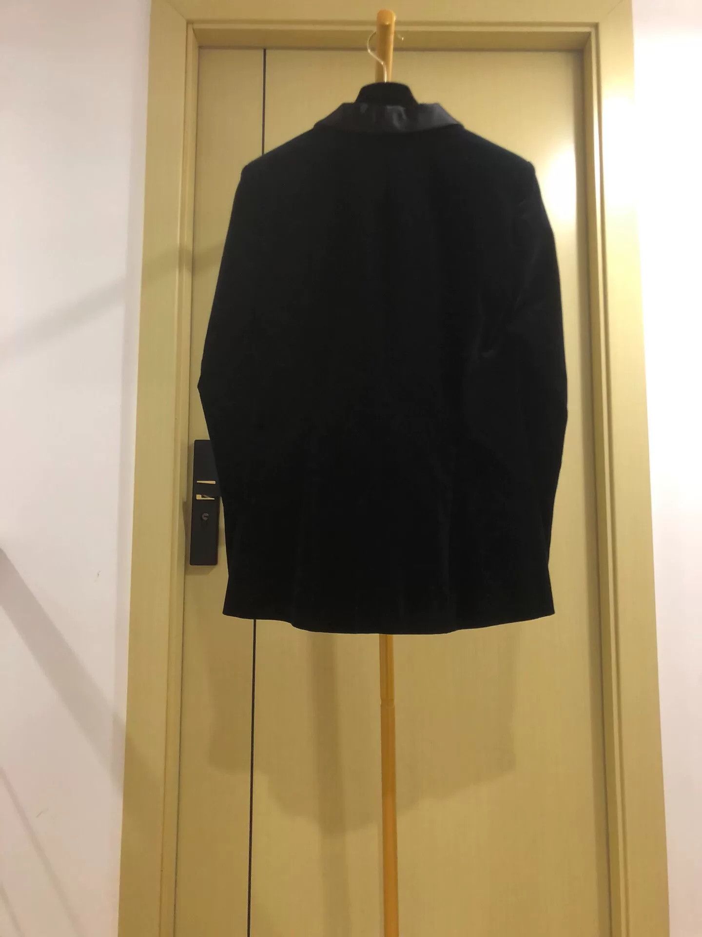 Chanel Chanel Velvet Blazer in Black Size M / US 6-8 / IT 42-44 - 2 Thumbnail