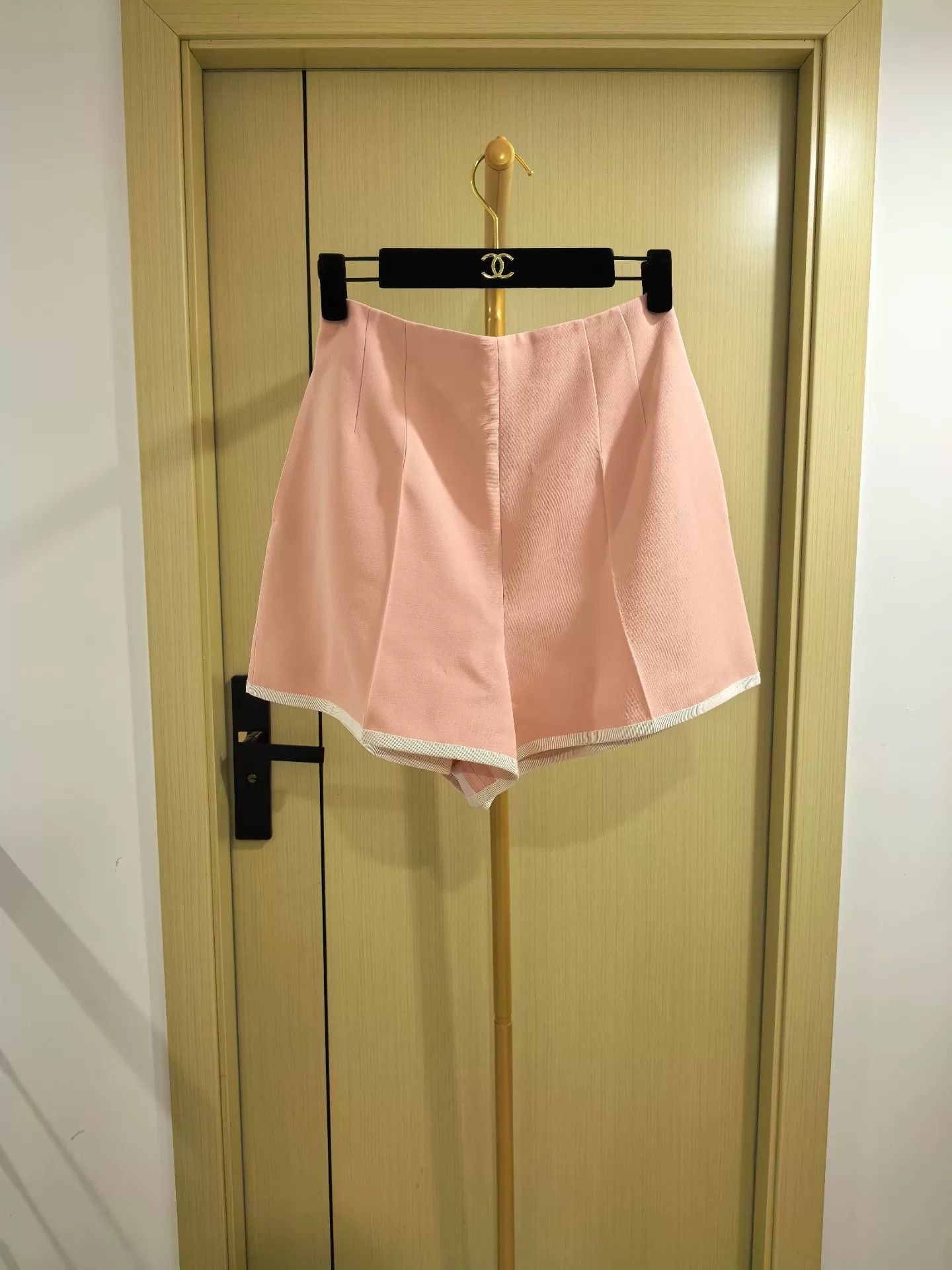 Gucci Gucci Pink Wool Silk Shorts Size 26" / US 2 / IT 38 - 3 Thumbnail