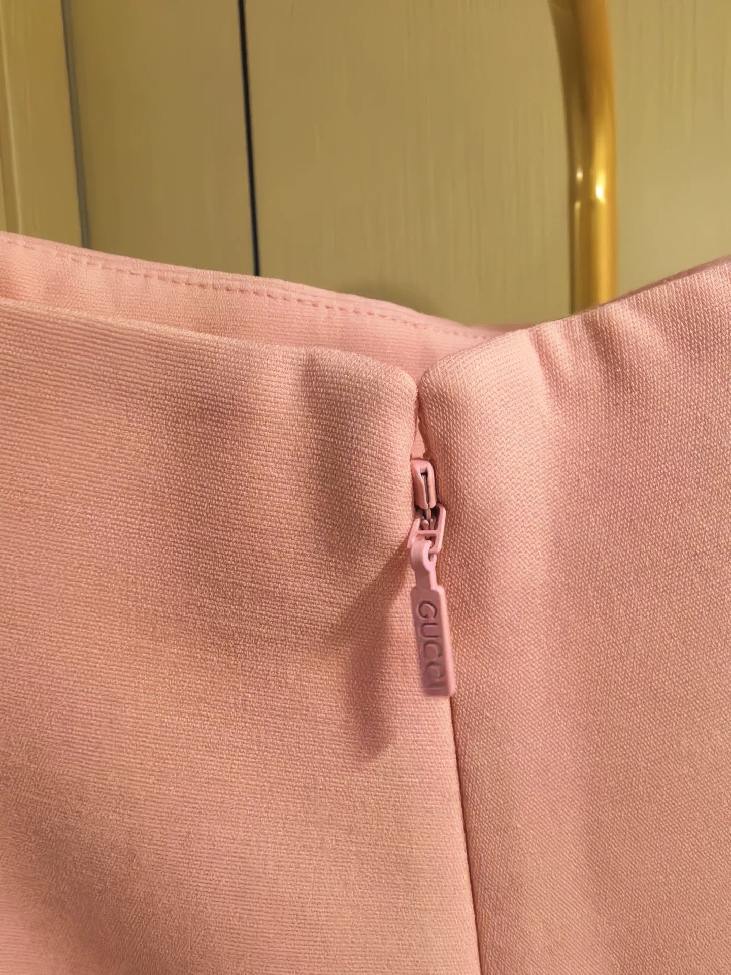 Gucci Gucci Pink Wool Silk Shorts Size 26" / US 2 / IT 38 - 2 Thumbnail