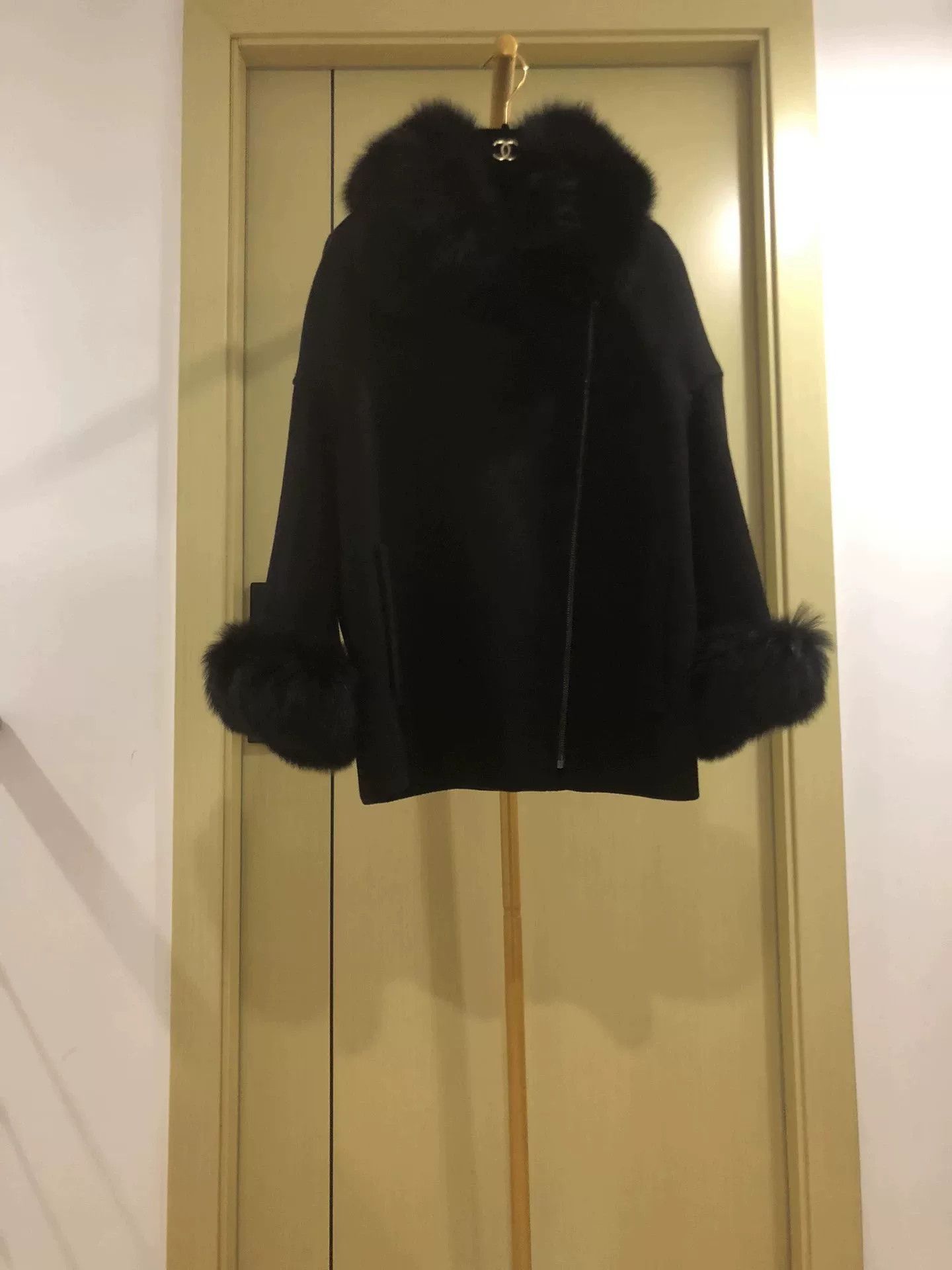 Max Mara Max Mara Black Wool Coat with Fur Trim Size L / US 10 / IT 46 - 2 Thumbnail