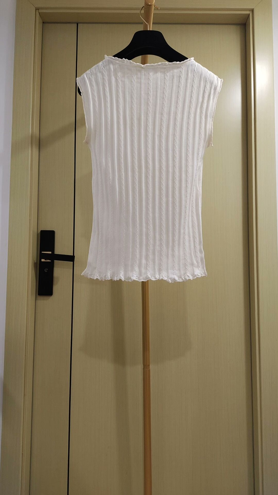Chanel Chanel White Sleeveless Knit Top Size S / US 4 / IT 40 - 2 Thumbnail