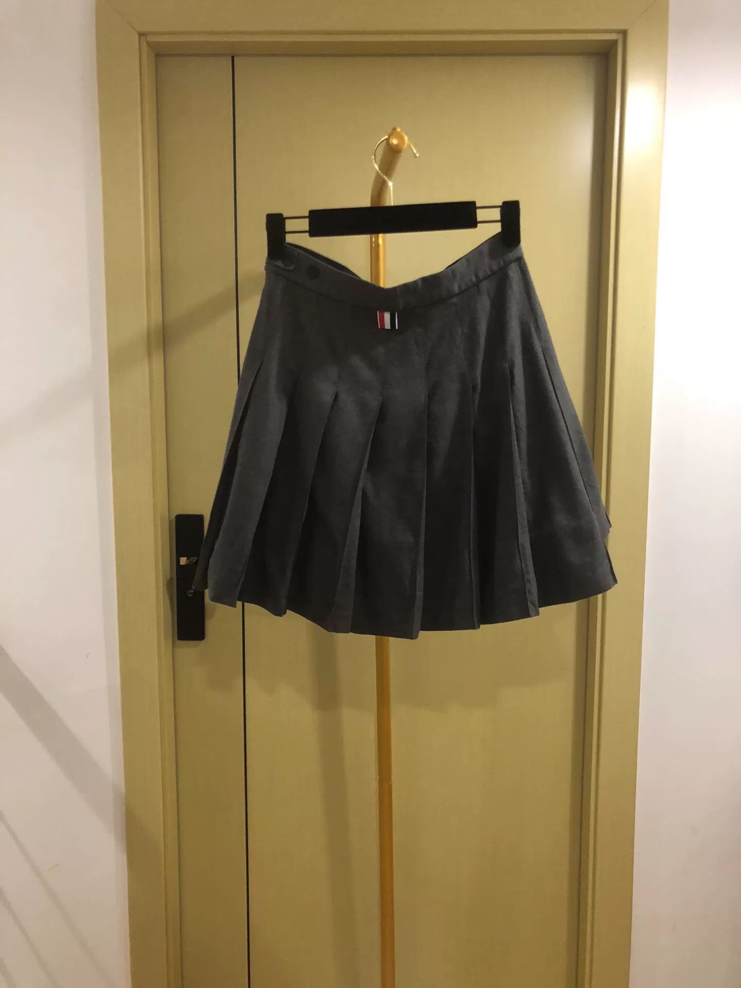 Thom Browne Thom Browne Gray Pleated Mini Skirt Size 25" / US 0 / IT 36 - 2 Thumbnail