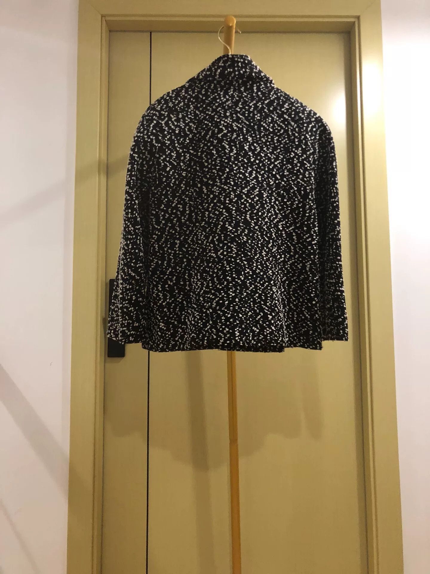 Chanel Chanel Black and White Tweed Jacket Size M / US 6-8 / IT 42-44 - 5 Thumbnail