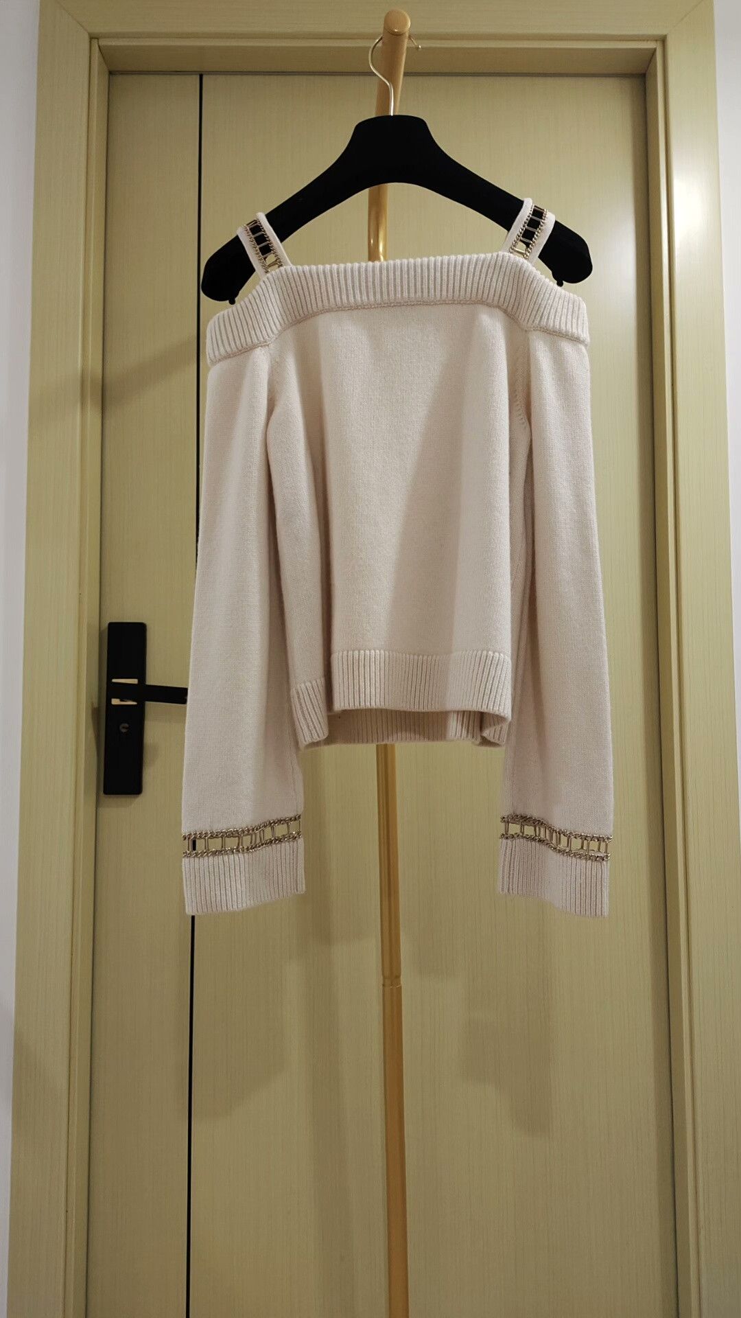 Chanel Chanel Beige Knit Off-Shoulder Top Size M / US 6-8 / IT 42-44 - 2 Thumbnail