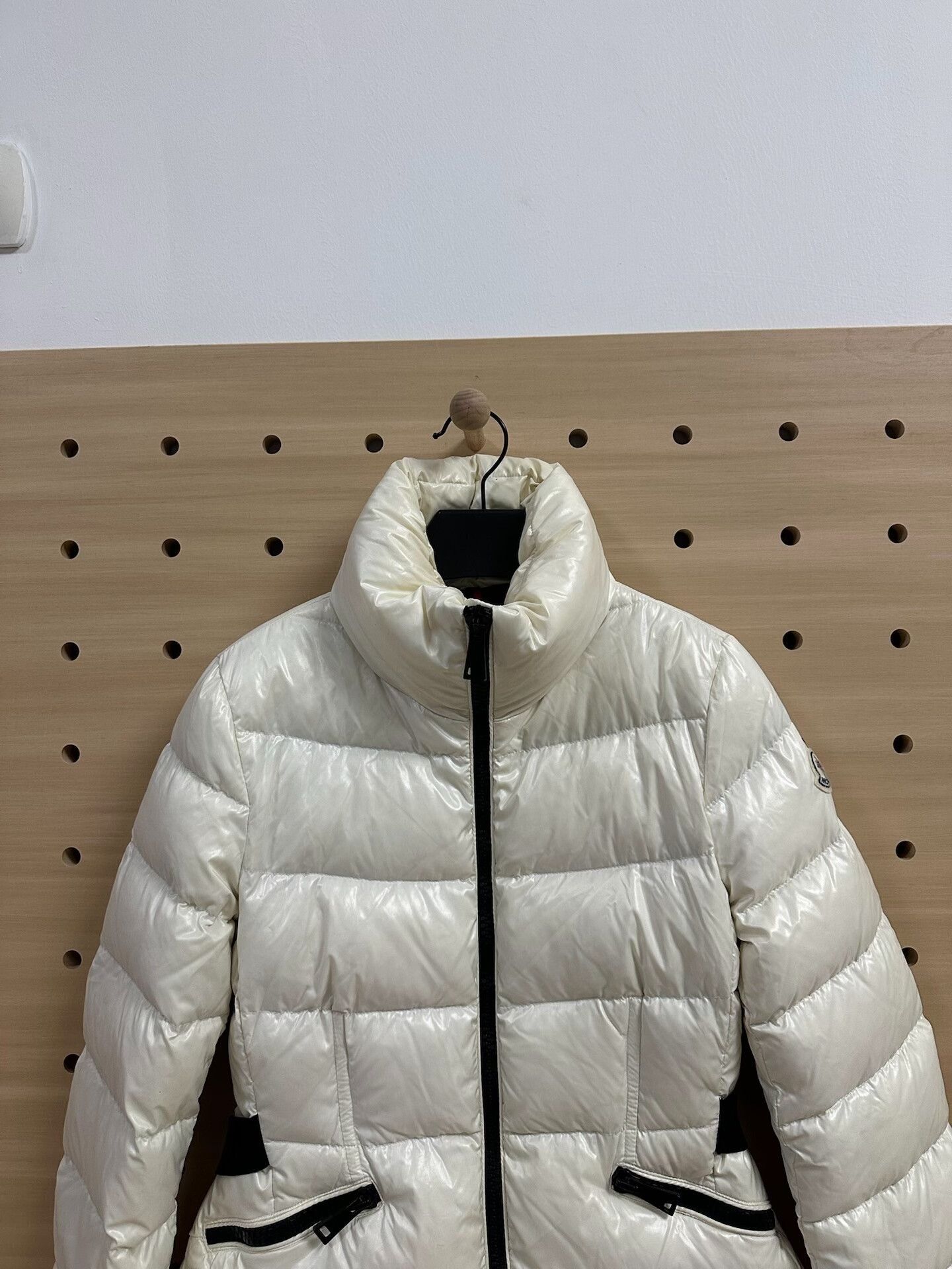 Moncler Moncler Danae Women's White Down Jacket Size XS / US 0-2 / IT 36-38 - 2 Thumbnail