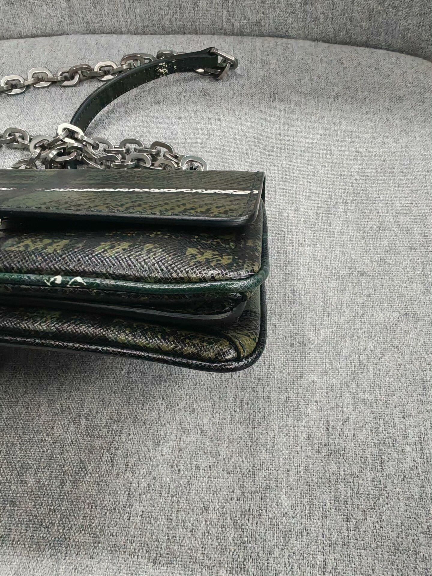 Prada Prada Handbag in Excellent Condition Size ONE SIZE - 3 Thumbnail