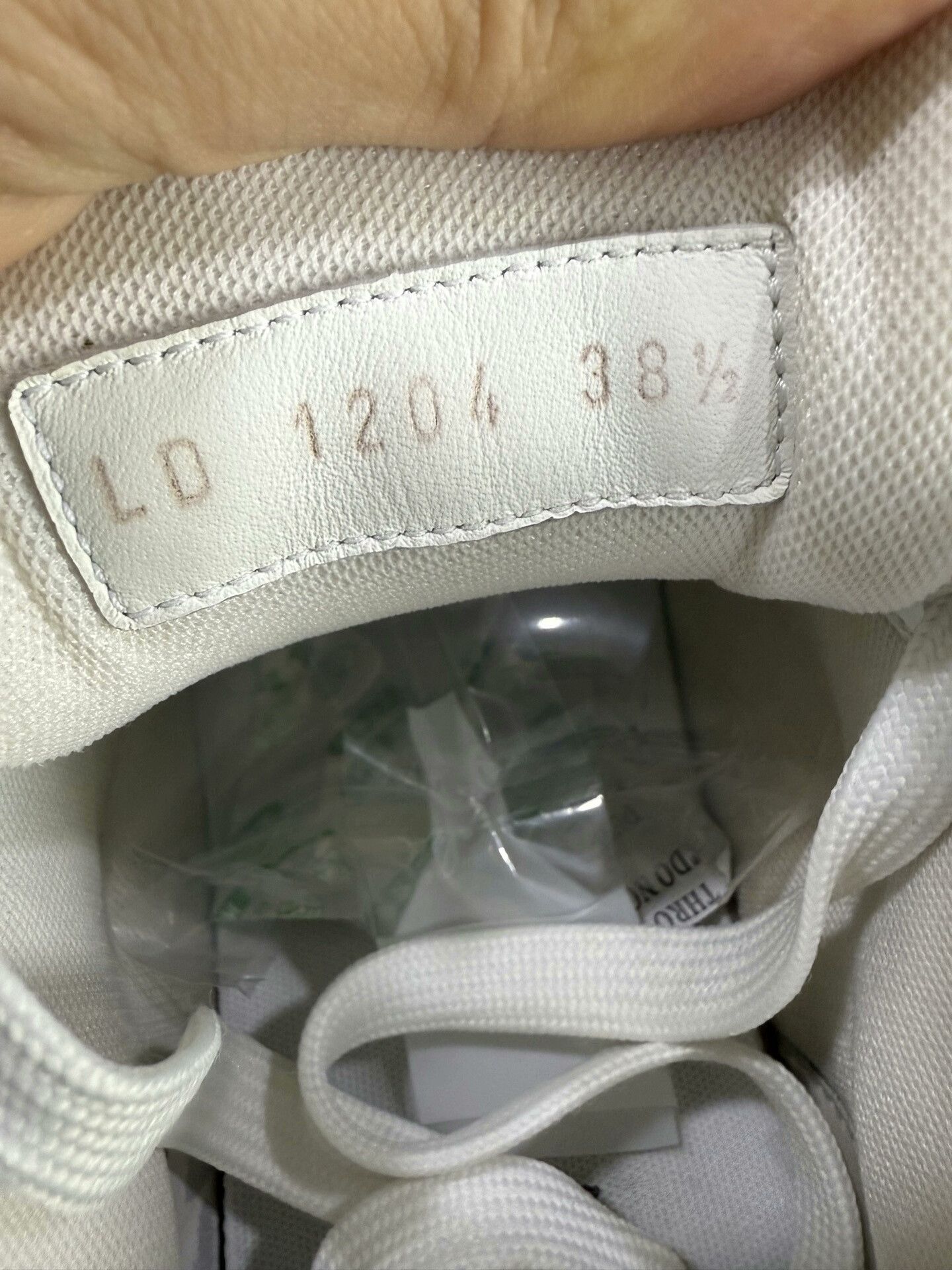 Louis Vuitton Louis Vuitton Black and White Trainers Size US 7.5 / IT 37.5 - 5 Thumbnail