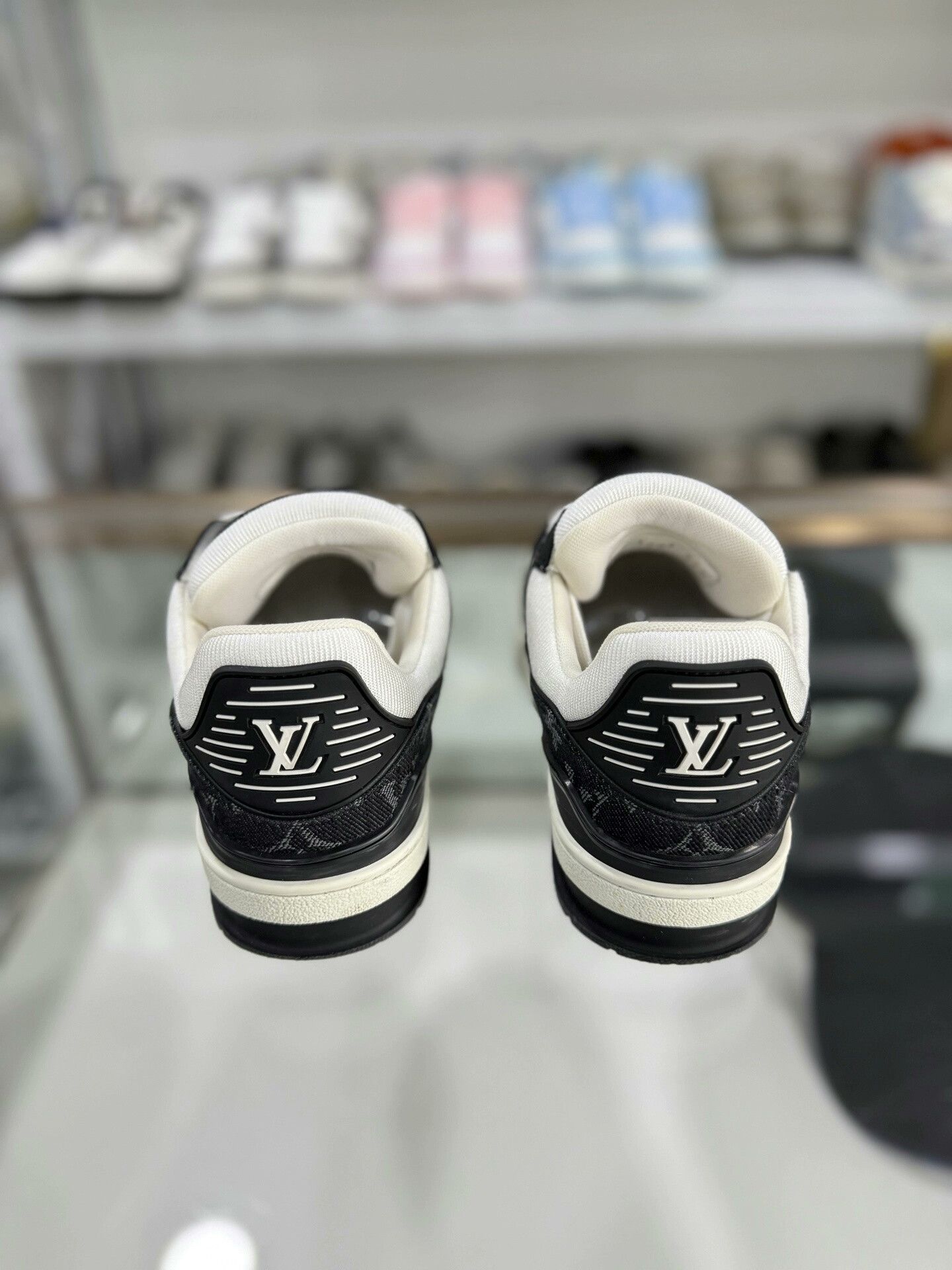 Louis Vuitton Louis Vuitton Black and White Trainers Size US 7.5 / IT 37.5 - 3 Thumbnail
