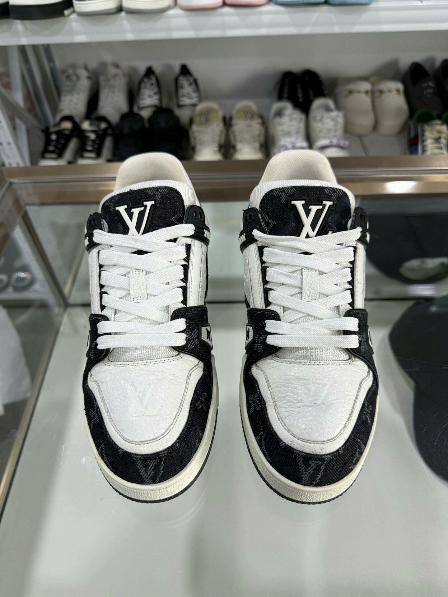 Louis Vuitton Louis Vuitton Black and White Trainers Size US 7.5 / IT 37.5 - 2 Thumbnail