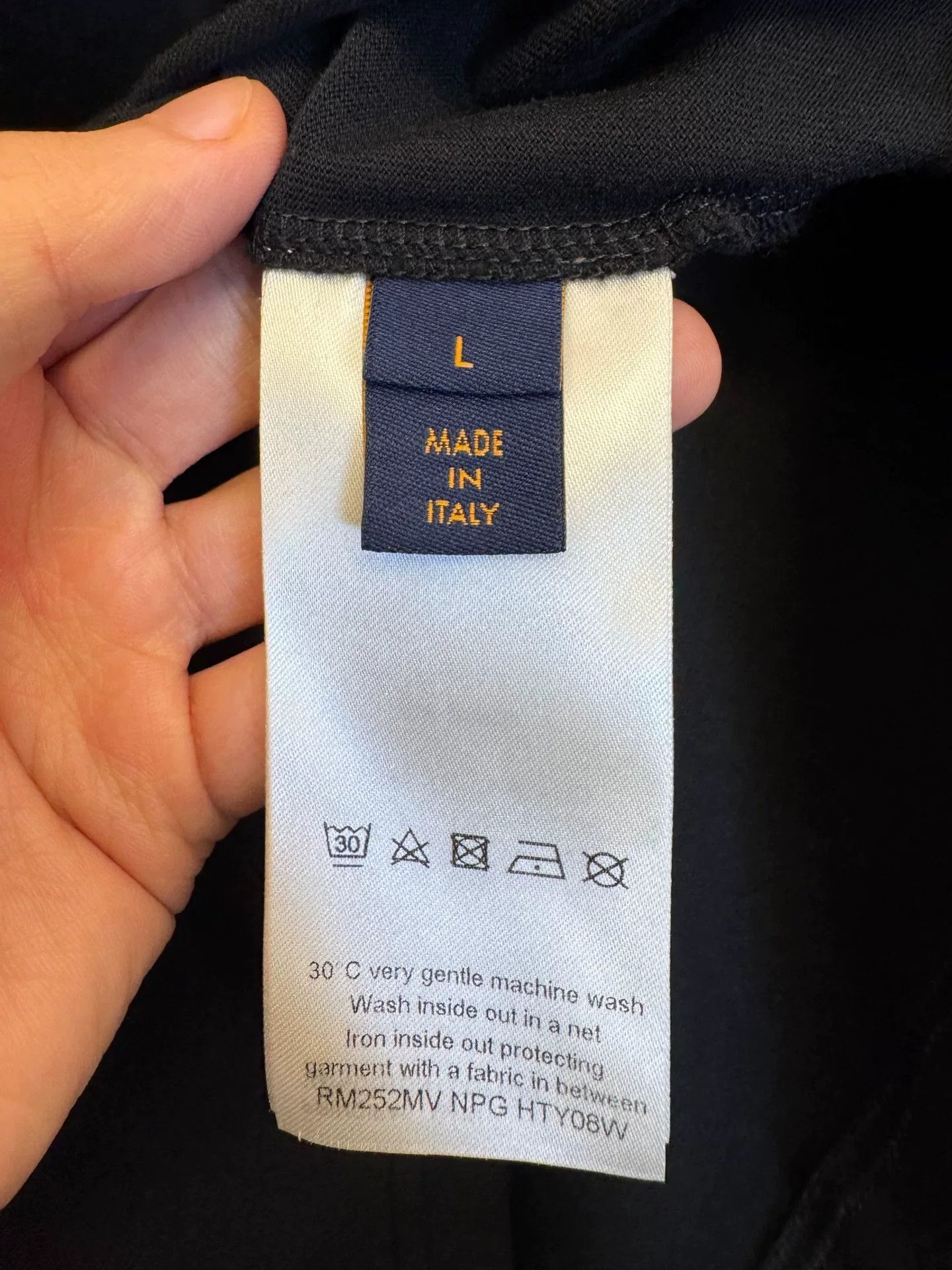Louis Vuitton Louis Vuitton Logo Print T-Shirt L Size Size US L / EU 52-54 / 3 - 4 Thumbnail