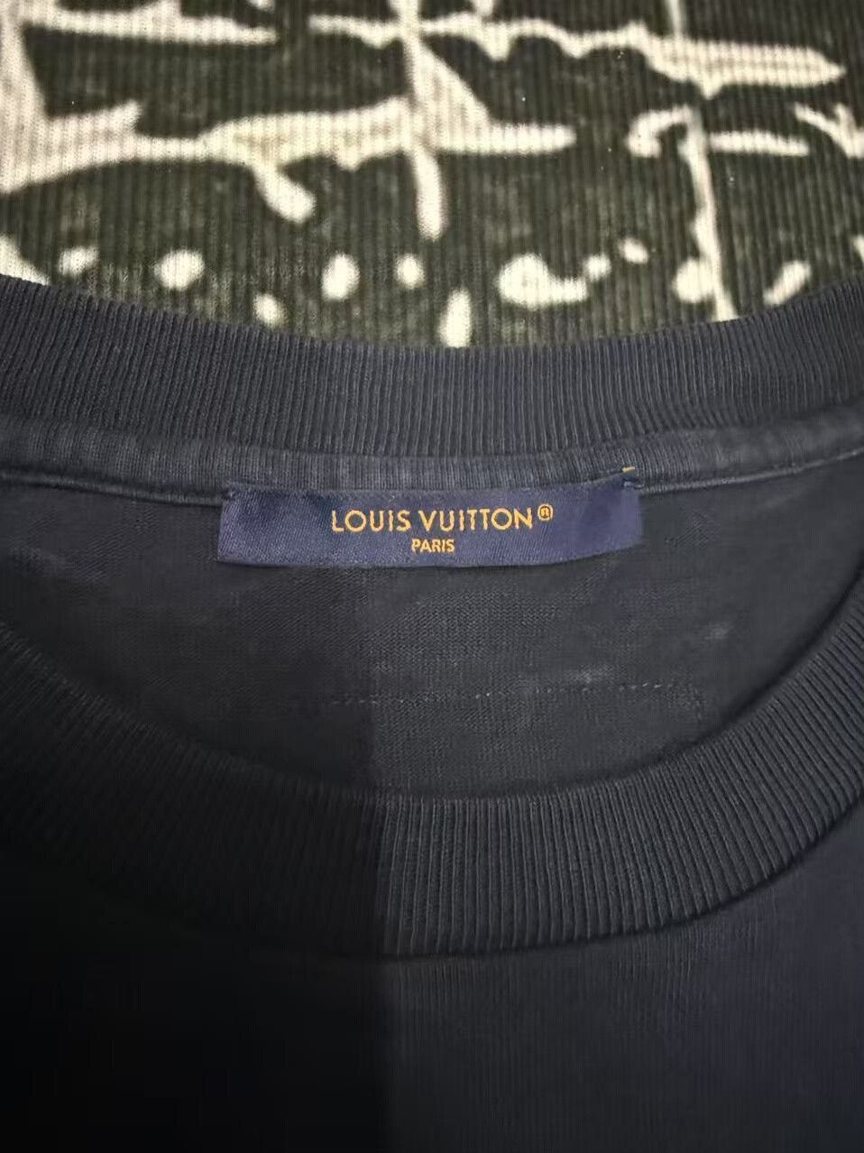 Louis Vuitton Louis Vuitton Short Sleeve T-Shirt Size US L / EU 52-54 / 3 - 3 Thumbnail