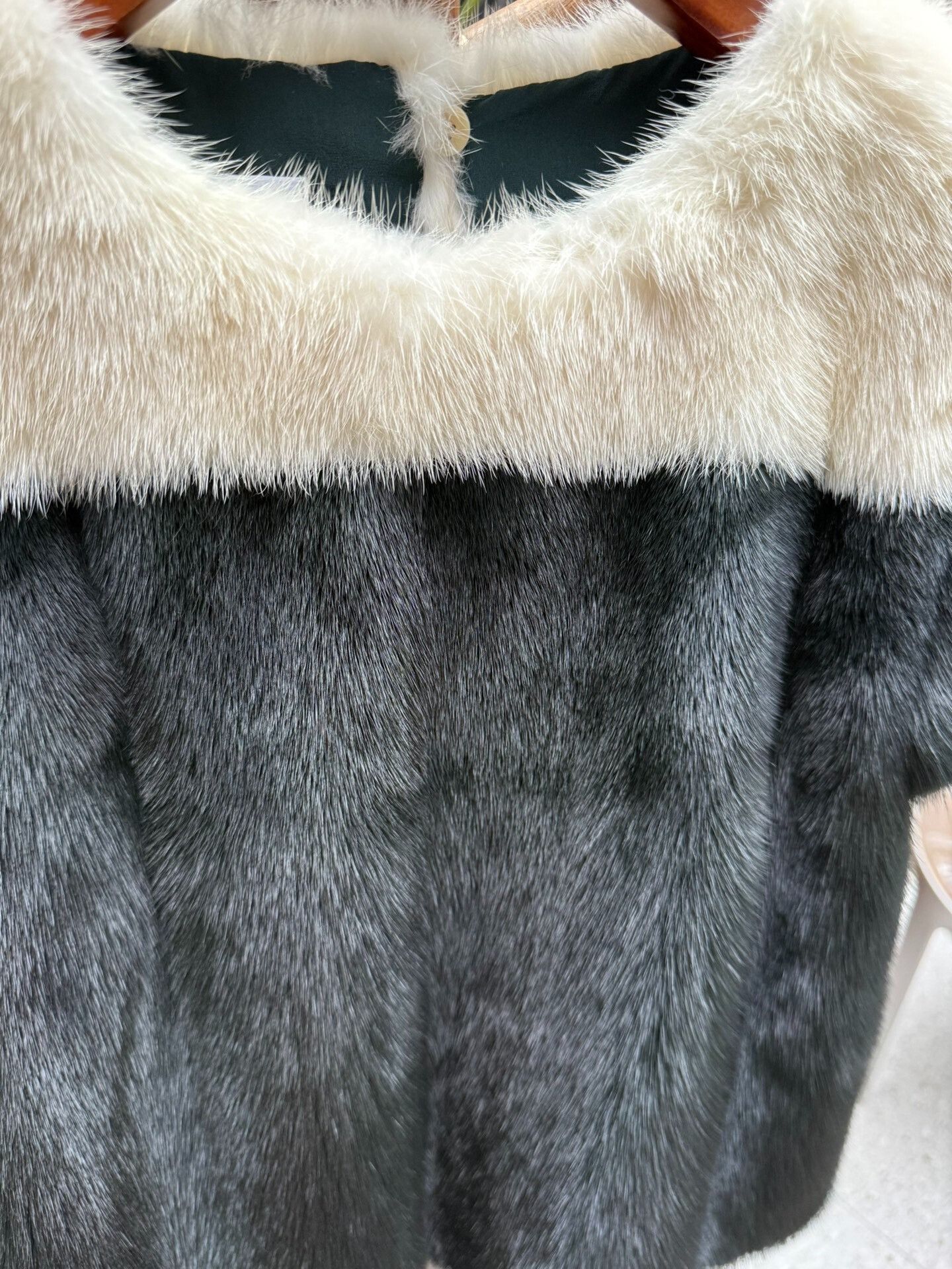 Dior Dior Fur Outerwear Size 36 Size XS / US 0-2 / IT 36-38 - 4 Thumbnail