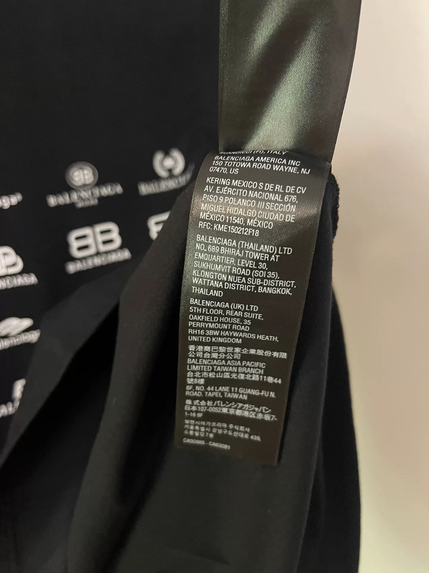 Balenciaga Balenciaga Oversized T-Shirt with Logo Design Size US L / EU 52-54 / 3 - 5 Thumbnail